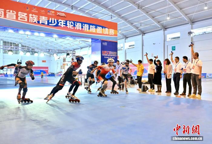 云南省青少年轮滑滑板赛在昆明启幕 252名选手同