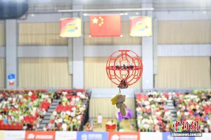 浙江秀洲浙BA赛场现科技彩蛋:四架无人机空投小