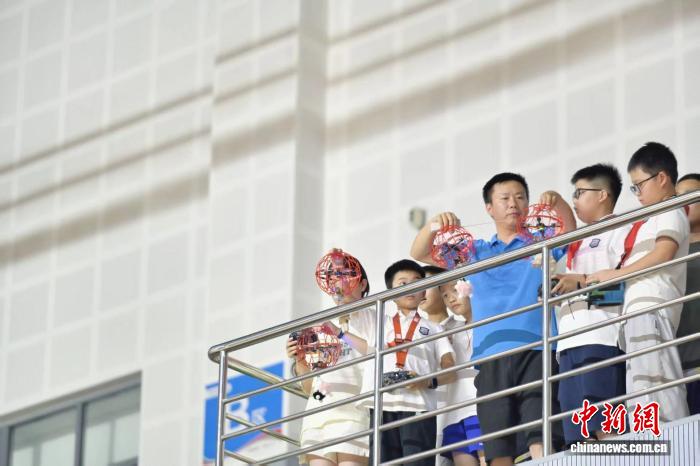 浙江秀洲浙BA赛场现科技彩蛋:四架无人机空投小