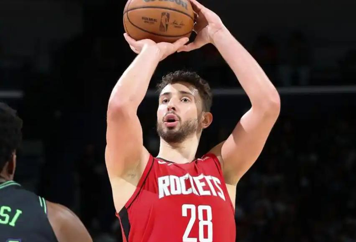 申京蜕变：从单打独斗到团队协作，火箭失误率