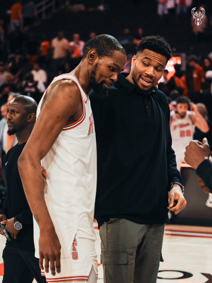 雄鹿官方晒图引热议 球队动态引发关注