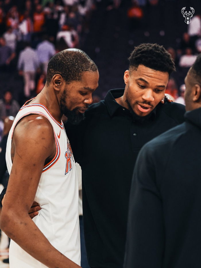 雄鹿官方晒图引热议 球队动态引发关注